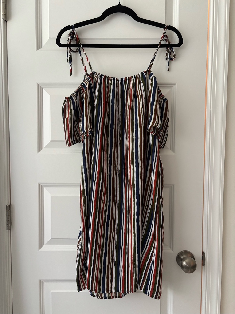 Forever 21 Striped Off-Shoulder Dress in Multicolor L